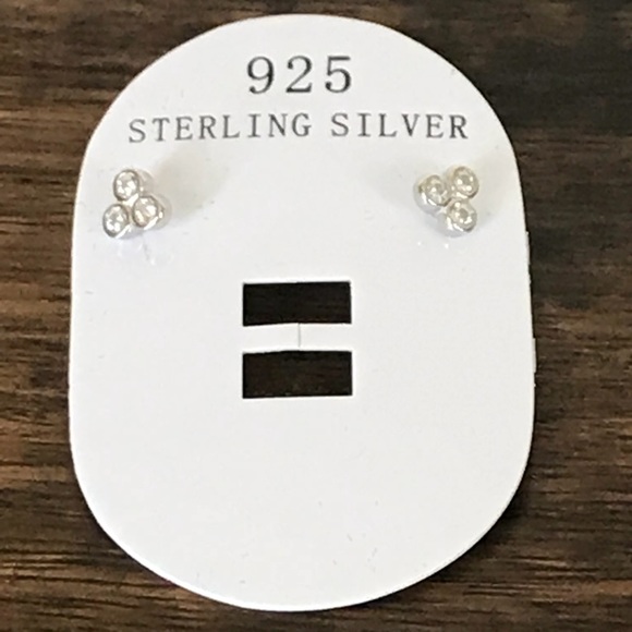 Cute CZ 3 Stone Stud .925 Sterling Silver Earring - Picture 2 of 3
